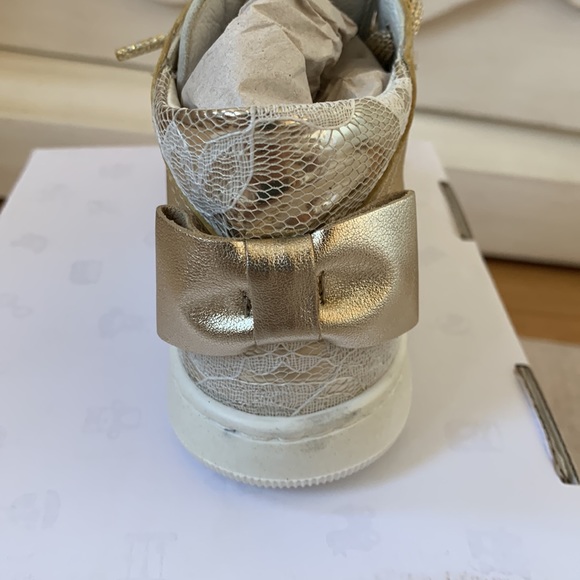 Falcotto by Naturino Girls Gold Leather Trainers size 24 euro Us 8 NWT - Picture 7 of 12